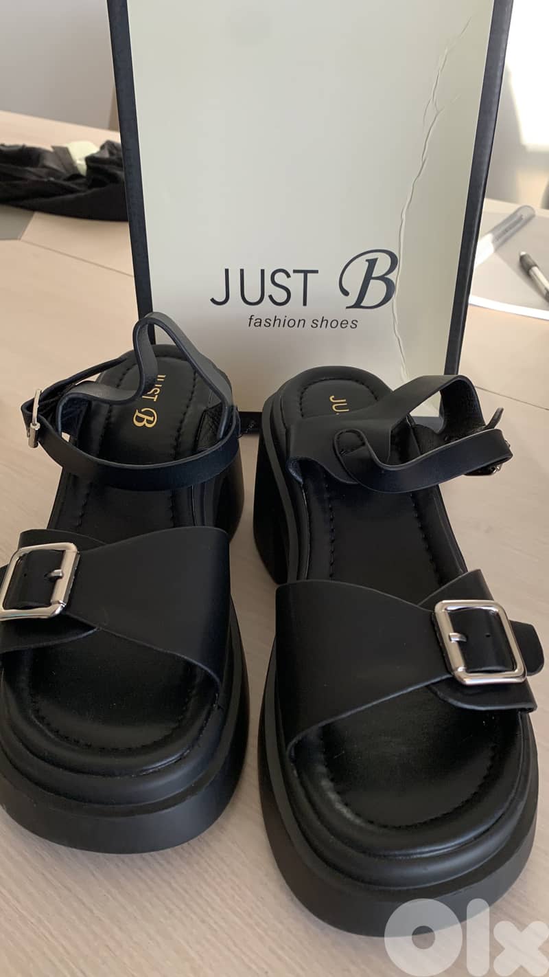 Black Sandals 0