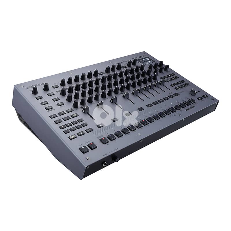 Roland TR-1000 Analog Drum Machine 1