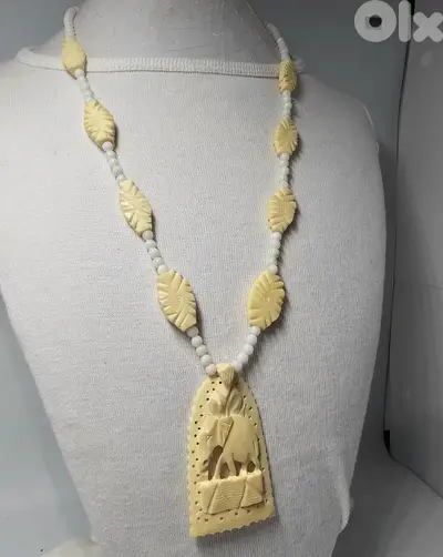 15$ vintage-style 1970 carved bone necklace elephant pendant