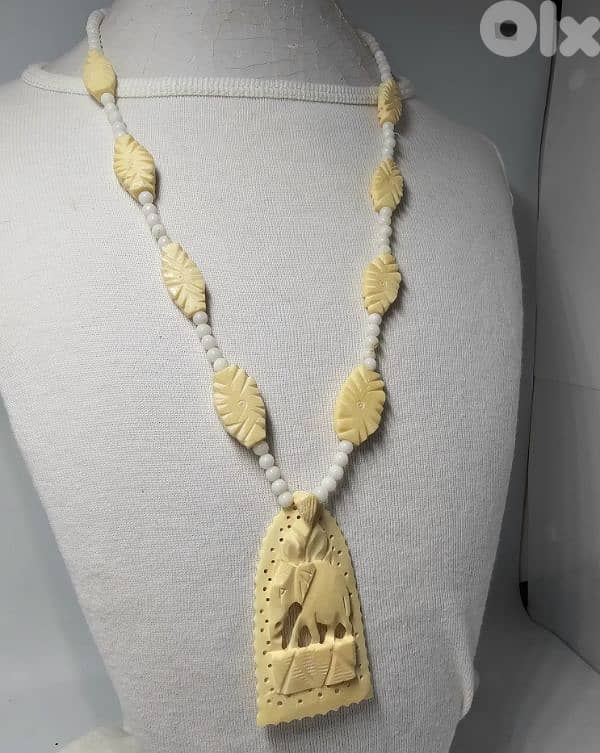 15$ vintage-style 1970 carved bone necklace elephant pendant 0