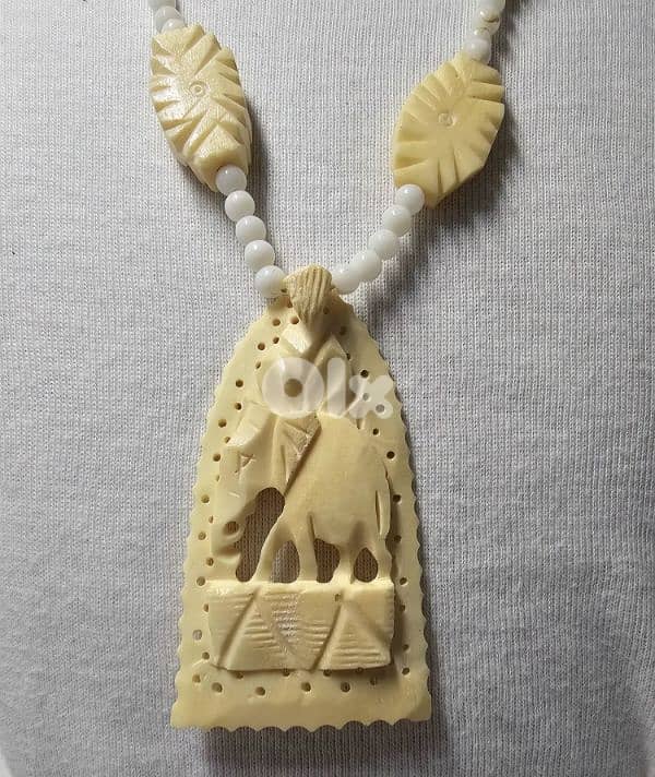 15$ vintage-style 1970 carved bone necklace elephant pendant 1