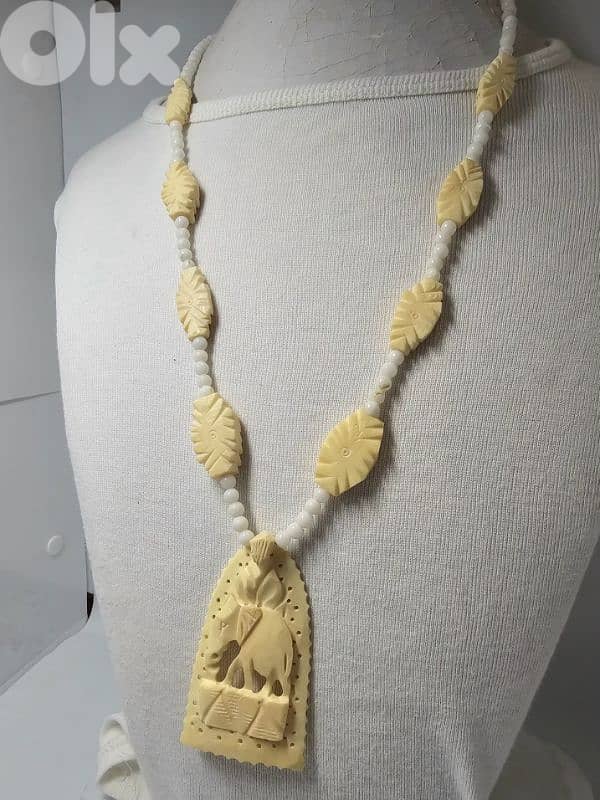 15$ vintage-style 1970 carved bone necklace elephant pendant 2