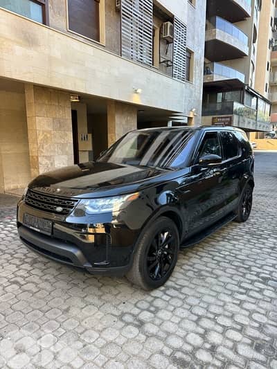 Land Rover Discovery 2019 black on black (clean carfax)