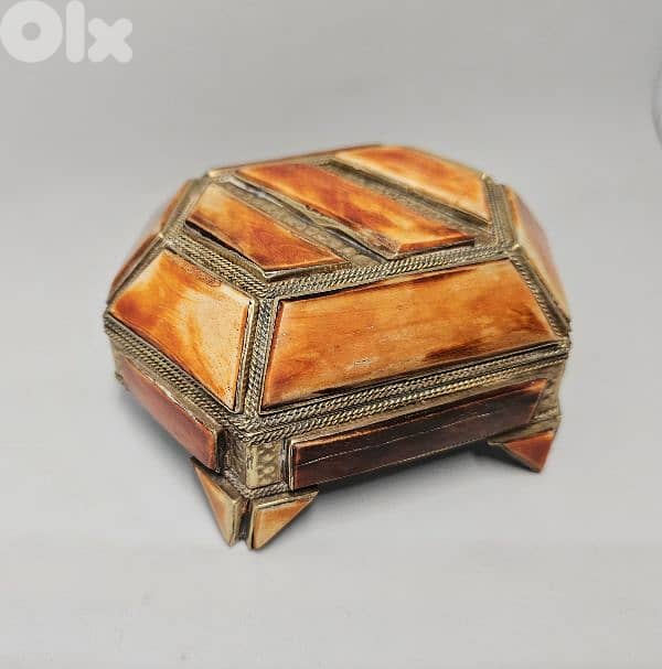 70$ vintage Moroccan copper & bone trinket box 0