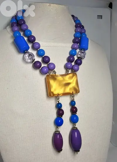 20$ lucite & bakelite pendant old necklace