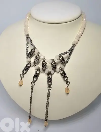 7$ vintage beaded off white necklace