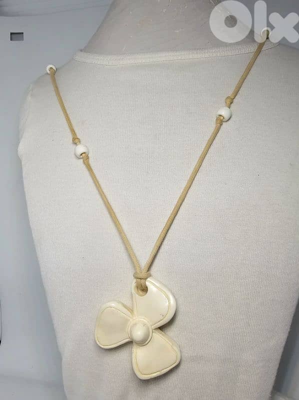 8$ vintage signed trifari in flower necklce 1