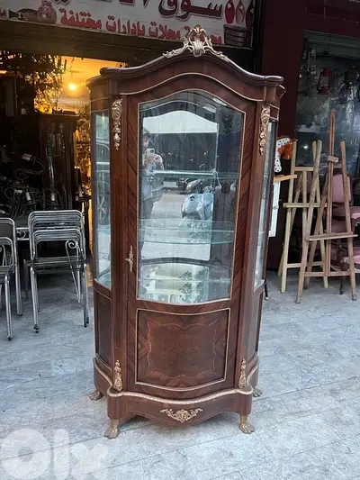 frensh vitrine crystaliére فاترين فرنسية خشب جوز تنزيل برونز ناعم روعة