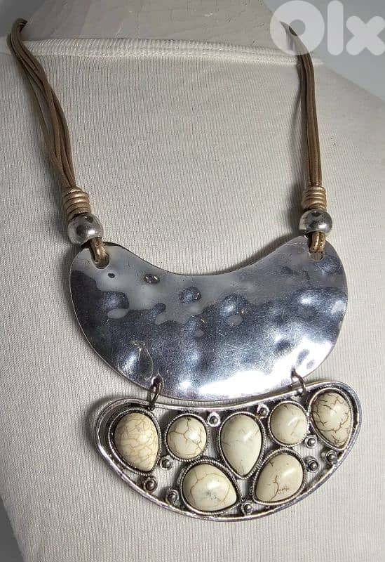 10$ Brighton Luna necklace 0