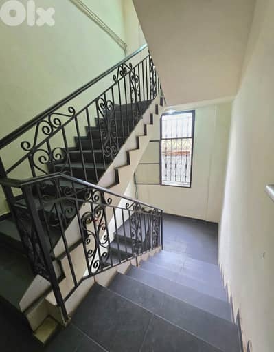 Industrial Building for sale in Dawra بناء صناعي درجة أولى في الدورة