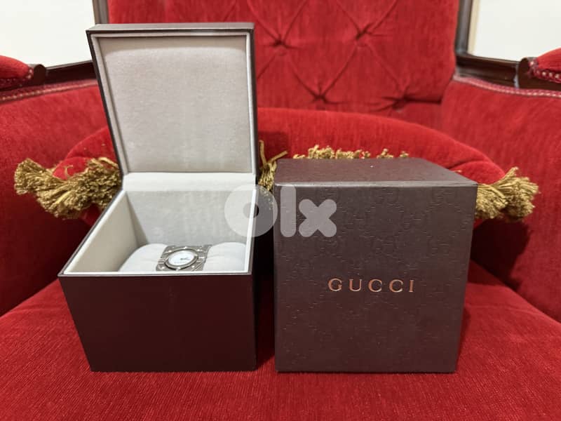 Gucci 112 Twirl Steel White MOP Dial Quartz Ladies Bangle Watch 0