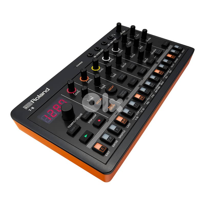 Roland AIRA T-8 Beat Machine & Bass Synthesizer 1