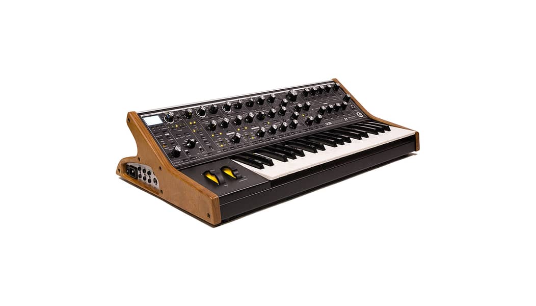MOOG Subsequent 37 Analog Synthesizer 0