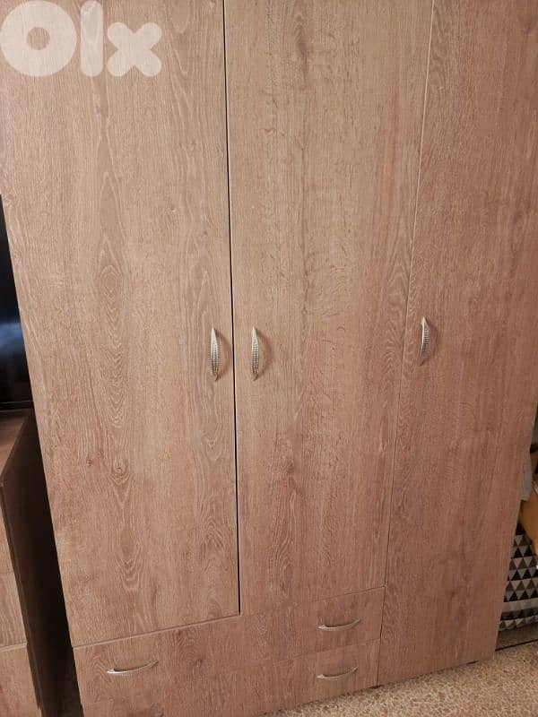 drawer + closet 0