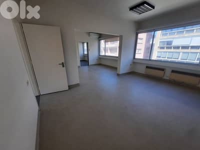 Office for rent in Badaro مكتب للإيجار في بدارو