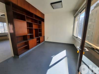 Office for rent in Badaro مكتب للإيجار في بدارو