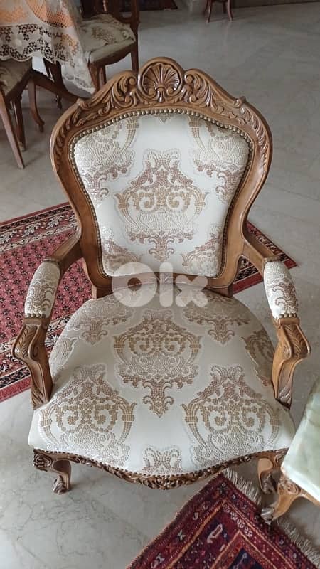 Antique living room 0