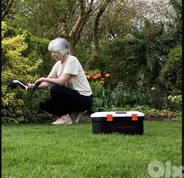 Grass shear & hedge trimmer blade + trowel,fork,battery&charger 7