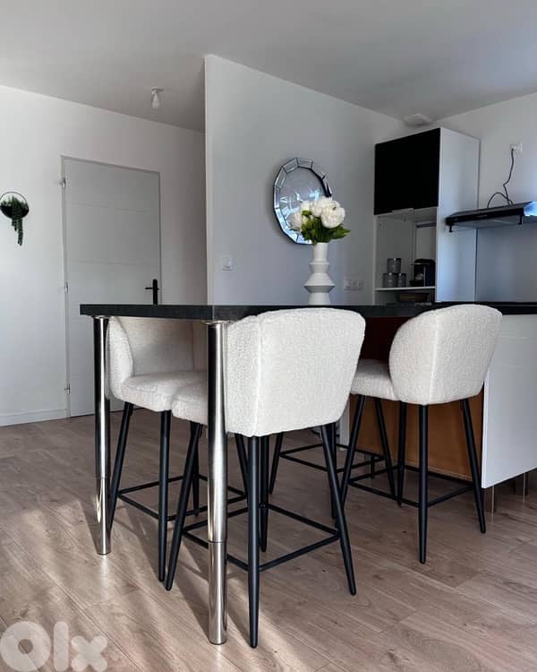 set of 2 bar stools white color 0