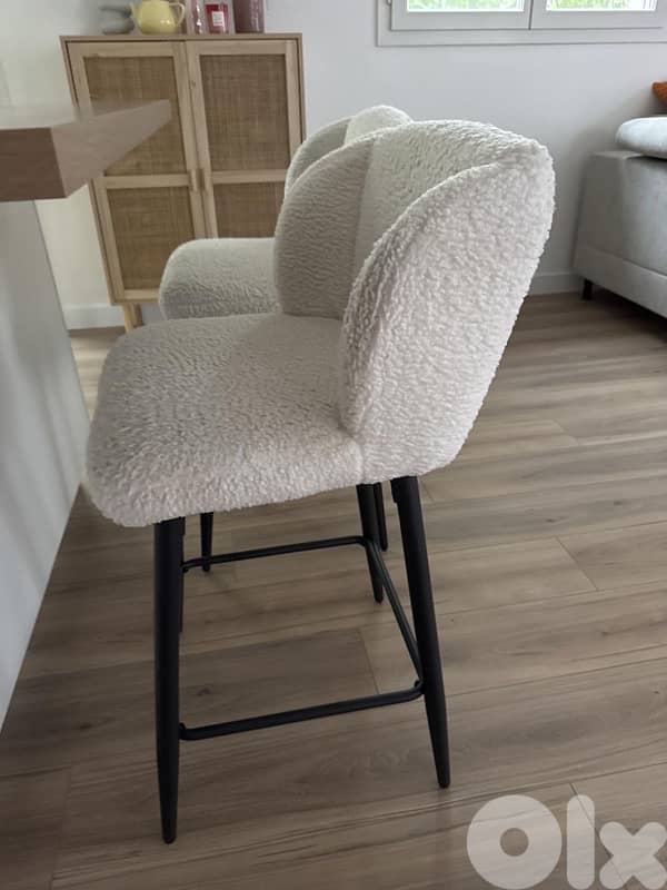 set of 2 bar stools white color 2
