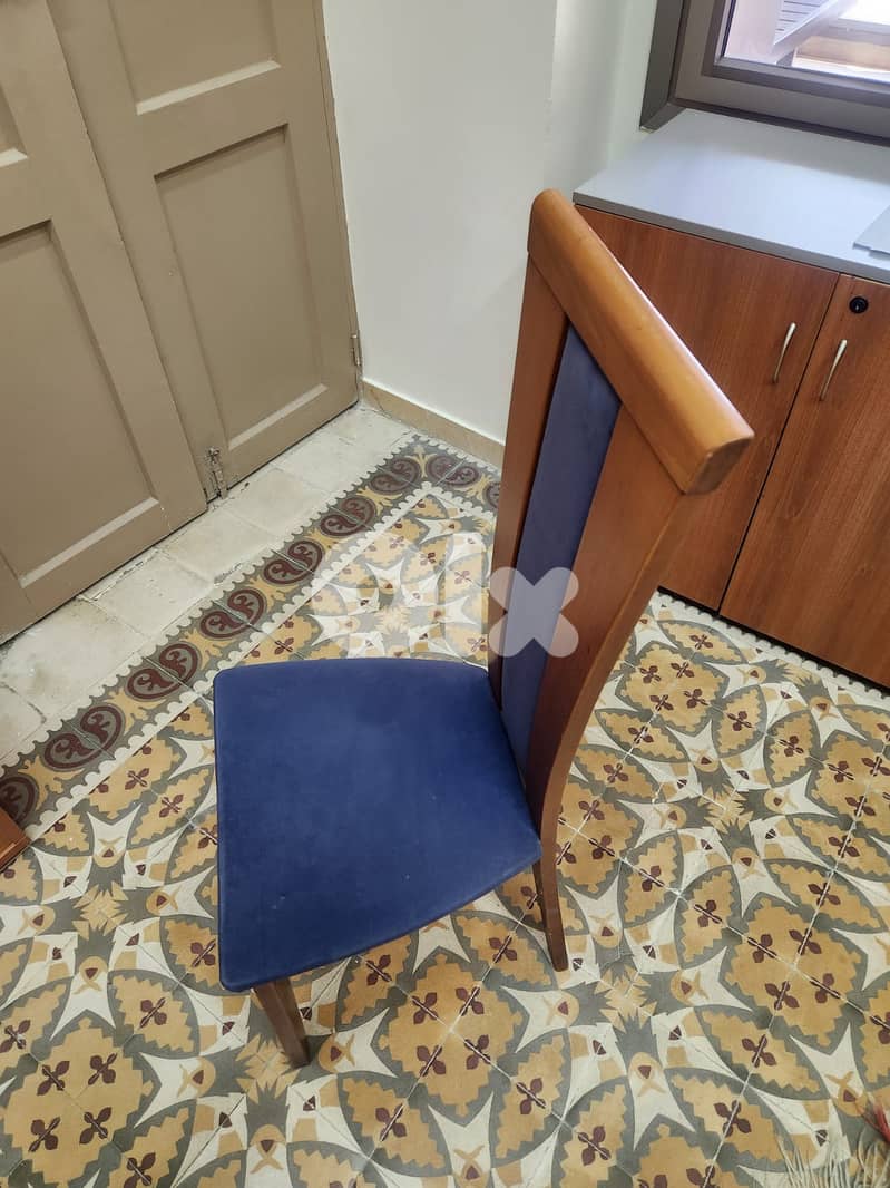 8 dining chairs 0