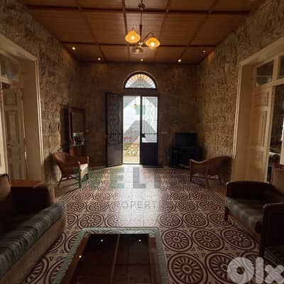 Traditional House on 1032sqm Land for sale in Reyfoun منزل تراثي للبيع