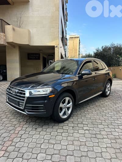 Audi Q5 Quattro Premium Plus 2018 dark blue on brown (clean carfax)