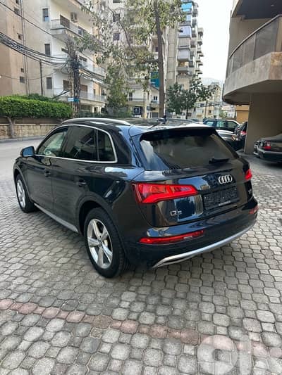 Audi Q5 Quattro Premium Plus 2018 dark blue on brown (clean carfax)