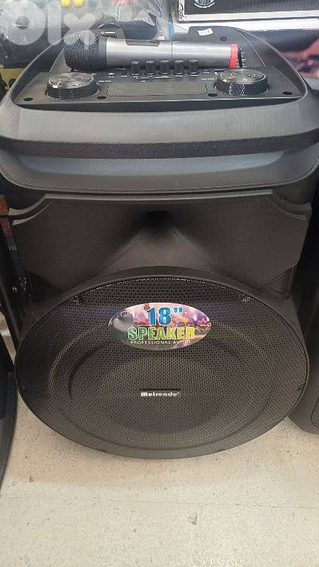 speaker 18 inch powered new in box 0