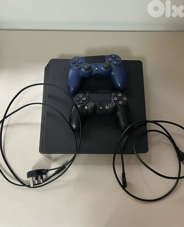ps4 used with 2 original controller and 2 cds 0