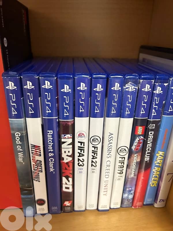 ps4 used with 2 original controller and 2 cds 1