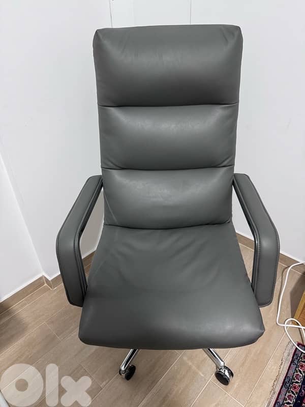 Office chair - grey - excellent condition 0