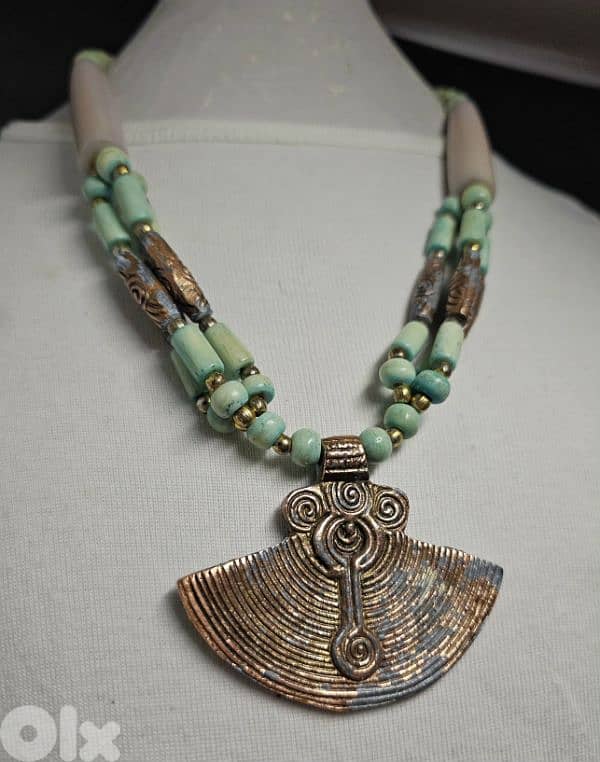 10$ bohemian-style pendant necklace 0