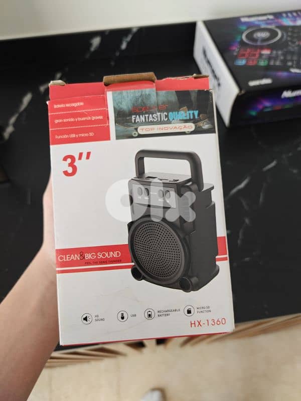 tiny speaker very cute 0