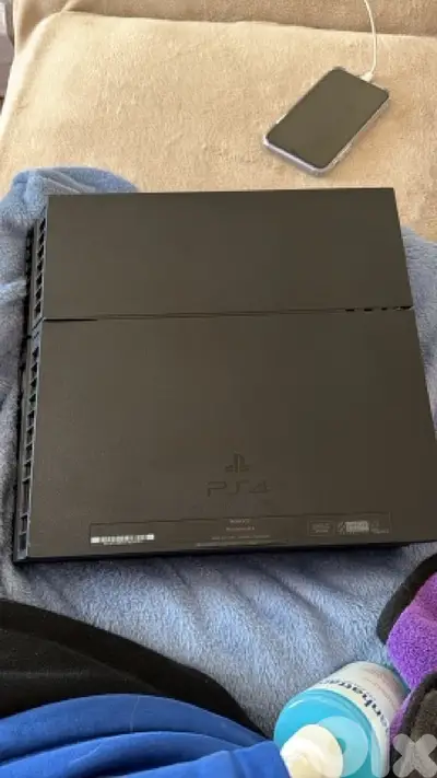 ps4 not a single scratch with 8 games and 2 controllers