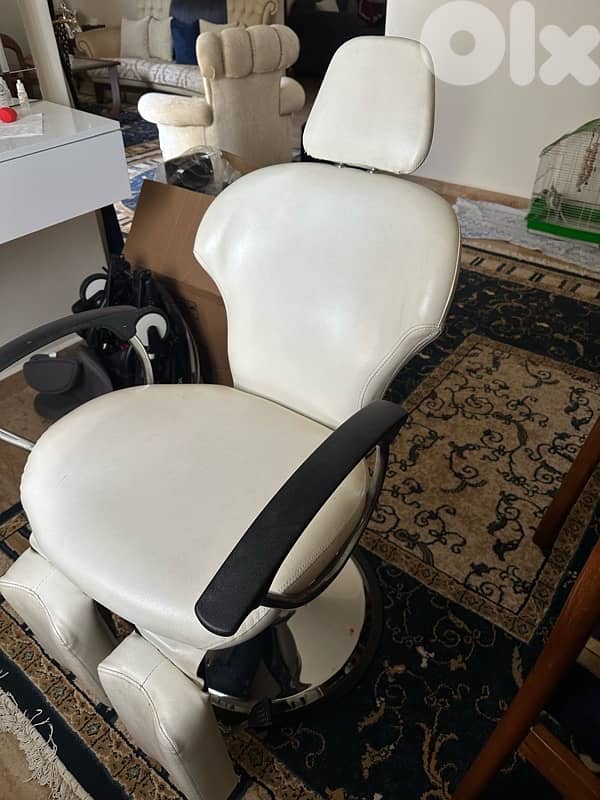 makeup chair 0
