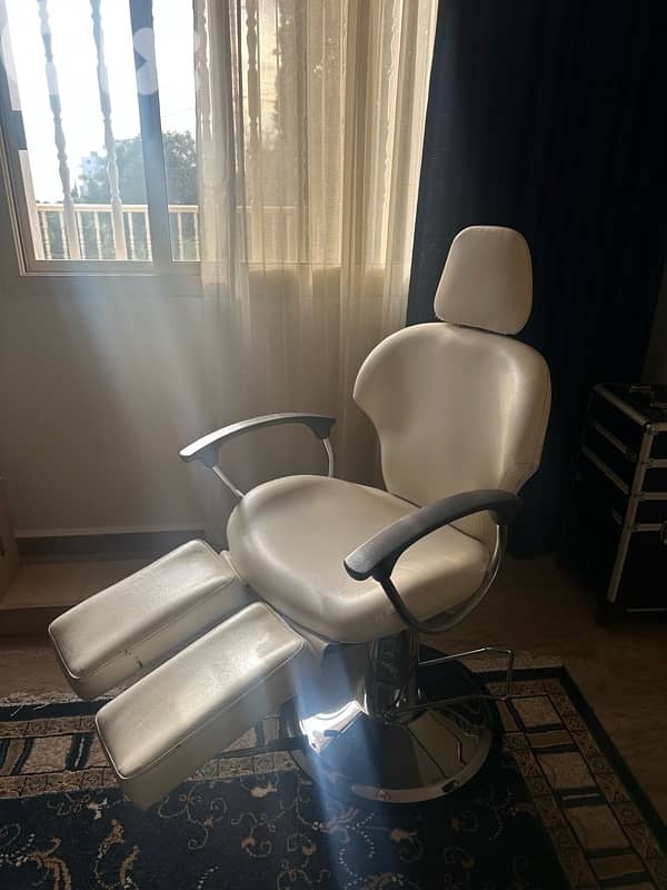 makeup chair 1