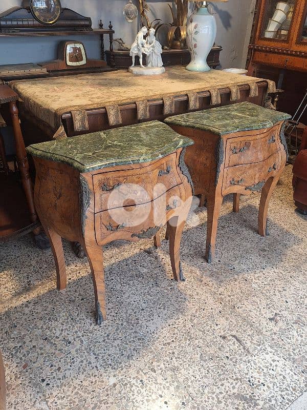 pair of marble top bahue 0