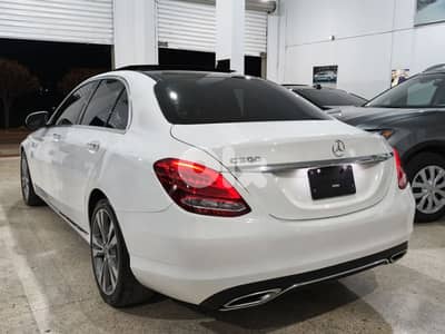 2018 Mercedes-Benz C300 (CLEAN CARFAX)