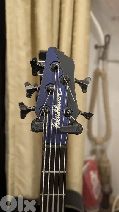 5 strings active bass