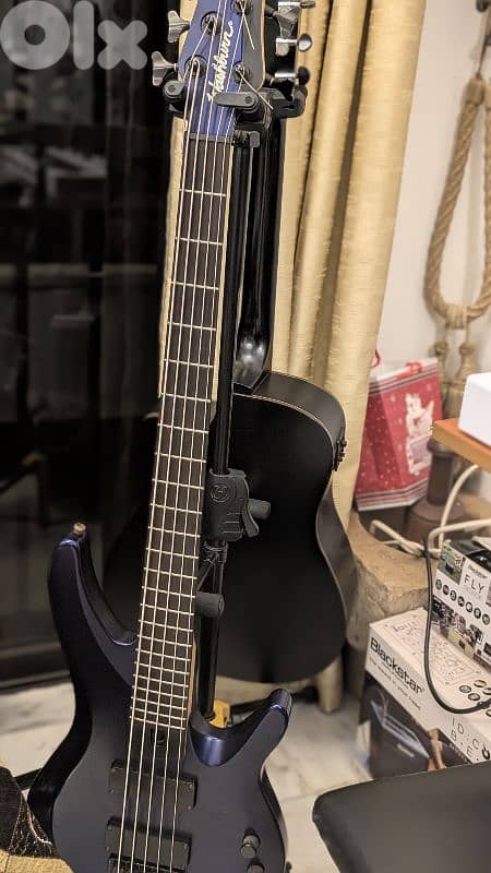 5 strings active bass 1