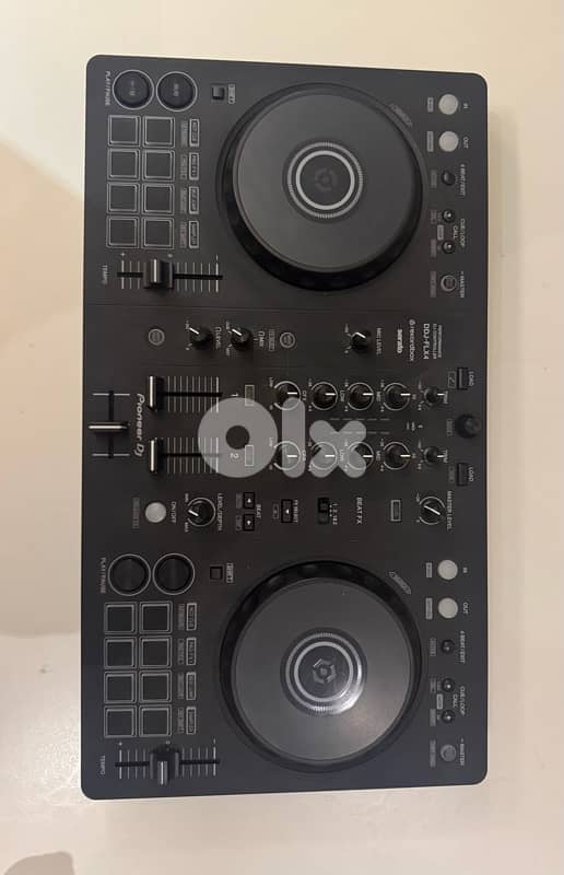 pionneer DDJ-FLX4 whit the case and a protection inside and its cable 0