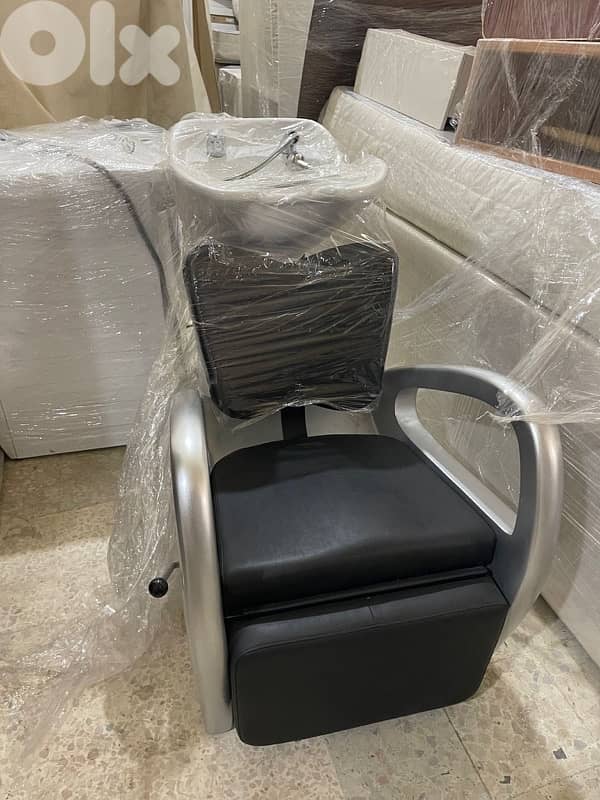 Professional Salon Shampoo Chair with Sink – Like New 1