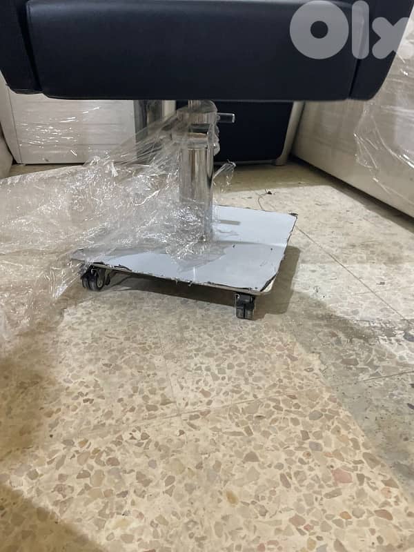 Professional Salon Shampoo Chair with Sink – Like New 4