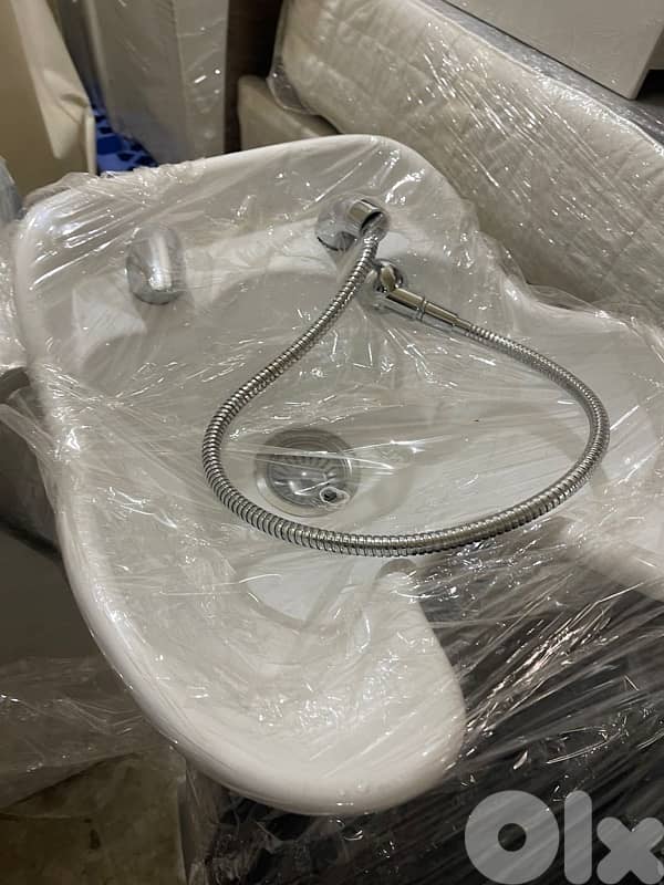 Professional Salon Shampoo Chair with Sink – Like New 6