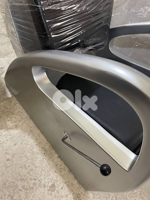 Professional Salon Shampoo Chair with Sink – Like New 7