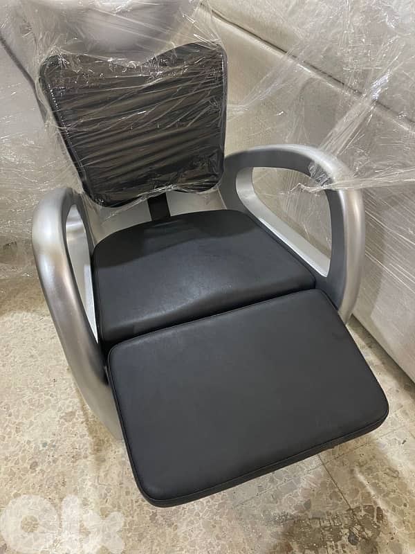 Professional Salon Shampoo Chair with Sink – Like New 8