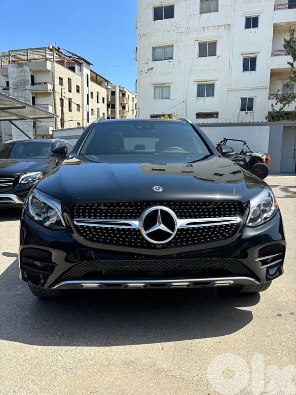 Mercedes Glc 300 4matic AMG package 2018 Clean Carfax 0
