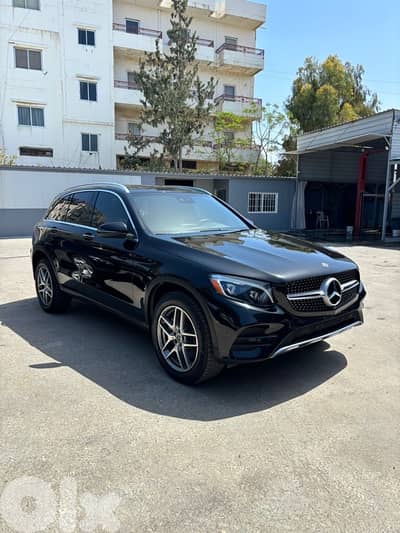 Mercedes Glc 300 4matic AMG package 2018 Clean Carfax