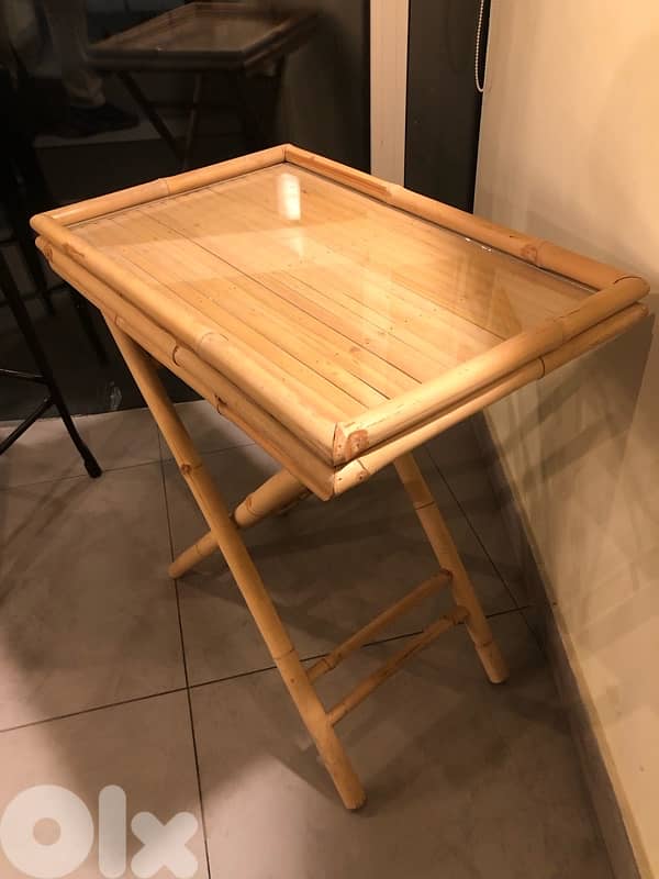 bamboo side table like new . 100$ 0